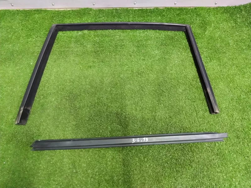 Уплотнитель стекла двери