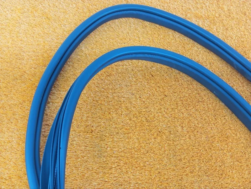 Уплотнитель проема двери