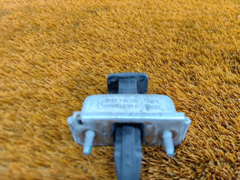 Ограничитель двери