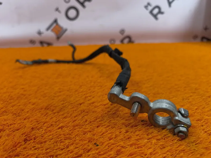 Клемма аккумулятора