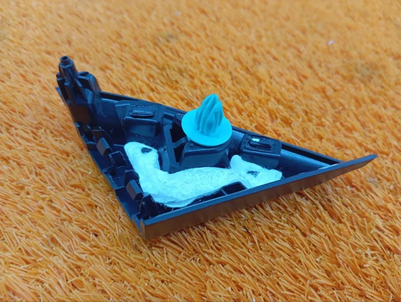 Уголок двери