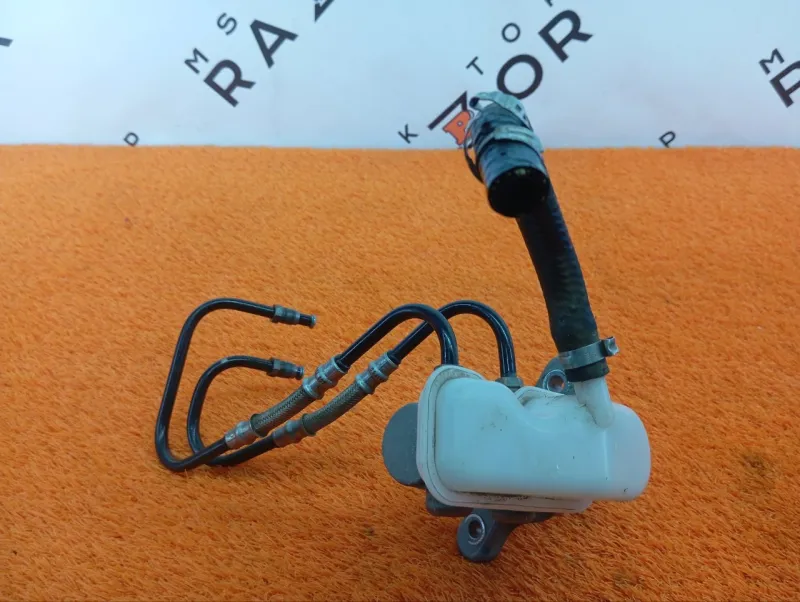 Главный тормозной цилиндр