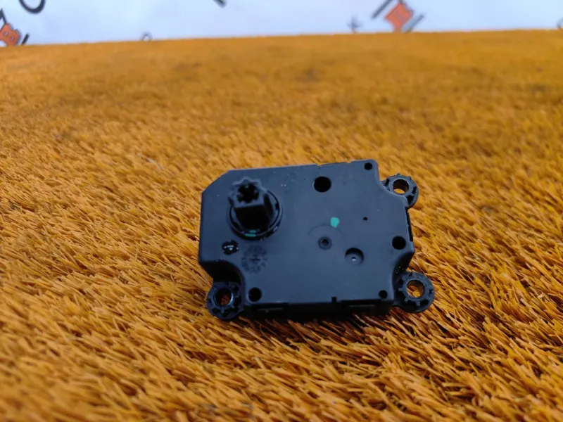 Моторчик заслонки печки