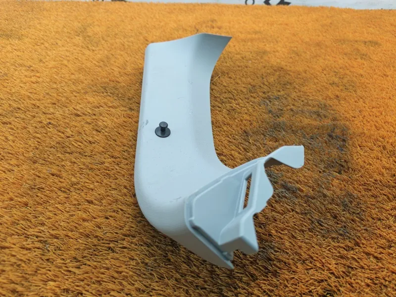 Обшивка двери багажника