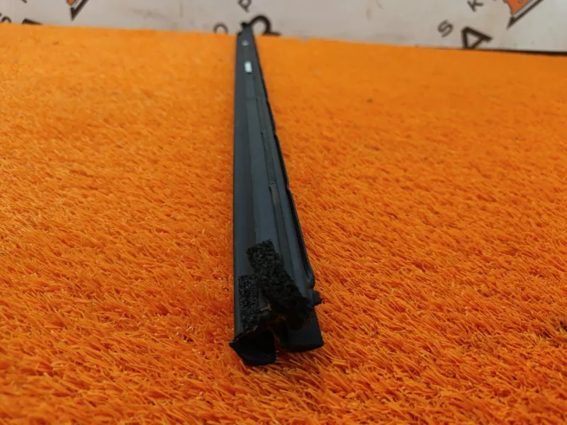 Уплотнитель стекла двери