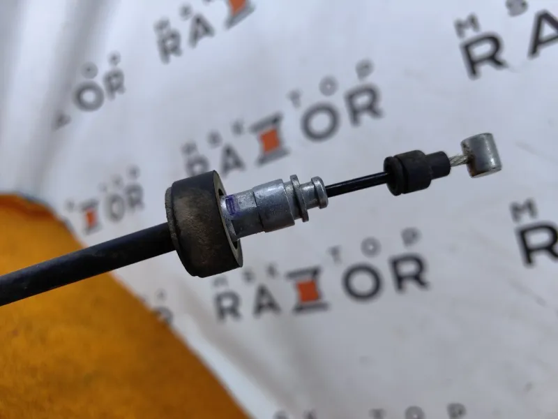 Трос стояночного тормоза