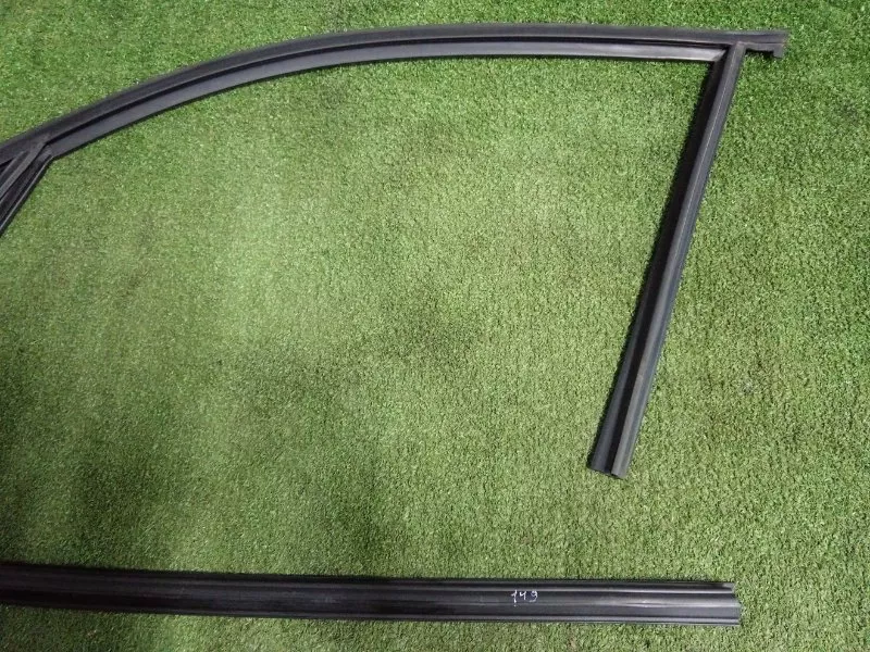 Уплотнитель стекла двери