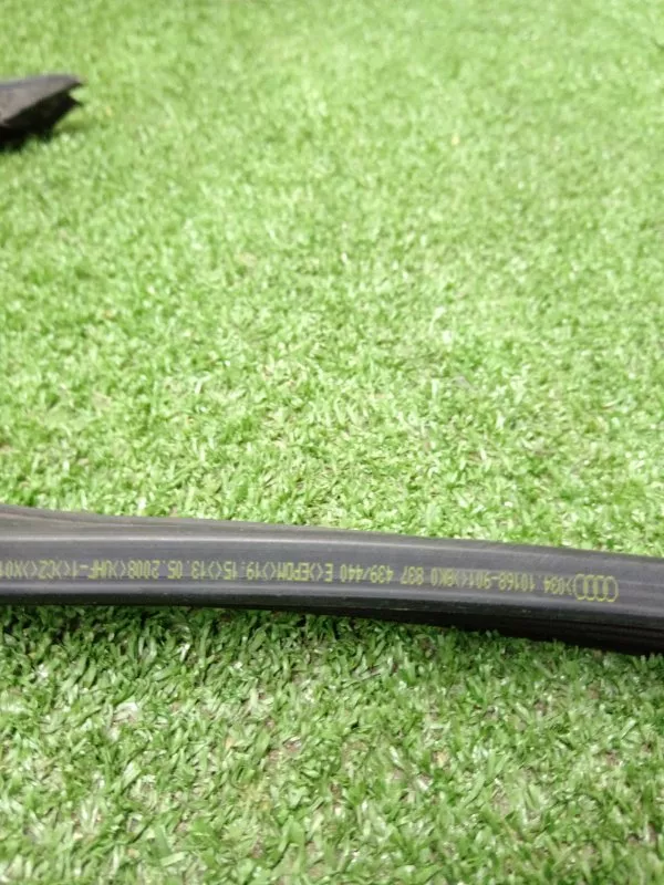 Уплотнитель стекла двери