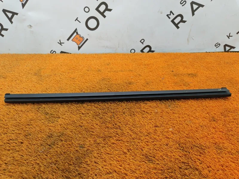 Уплотнитель стекла двери