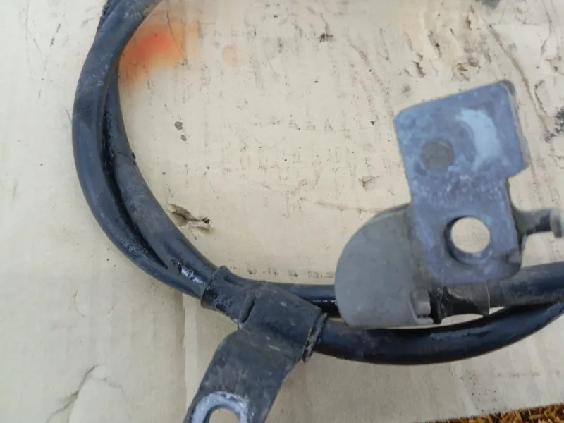 Трос стояночного тормоза