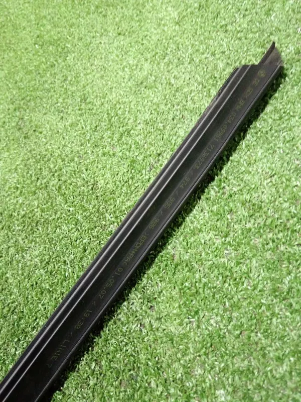 Уплотнитель стекла двери