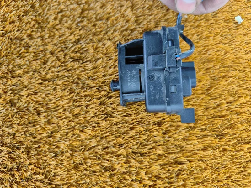 Активатор лючка бензобака