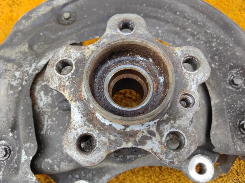 Кулак поворотный