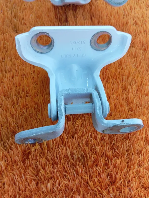 Петля двери