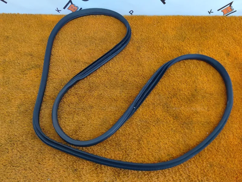 Уплотнитель проема двери