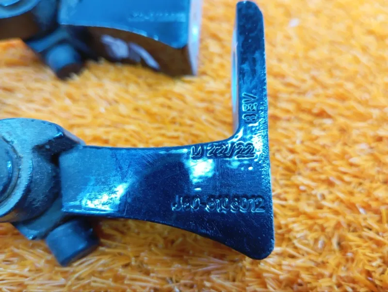 Петля двери