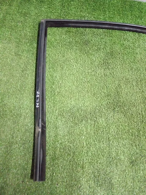 Уплотнитель стекла двери