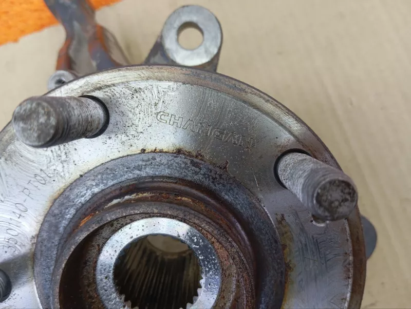 Кулак поворотный