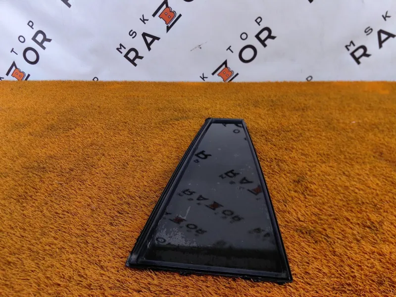 Форточка задняя