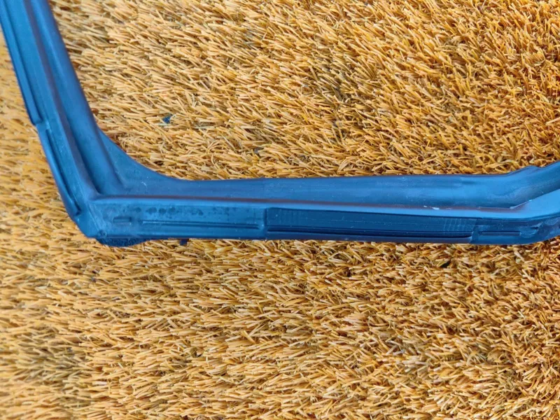 Уплотнитель стекла двери