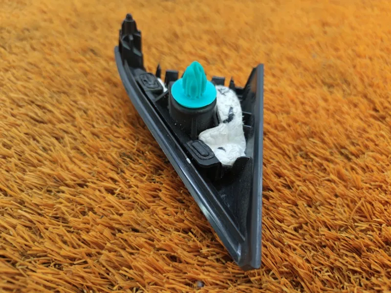 Уголок двери