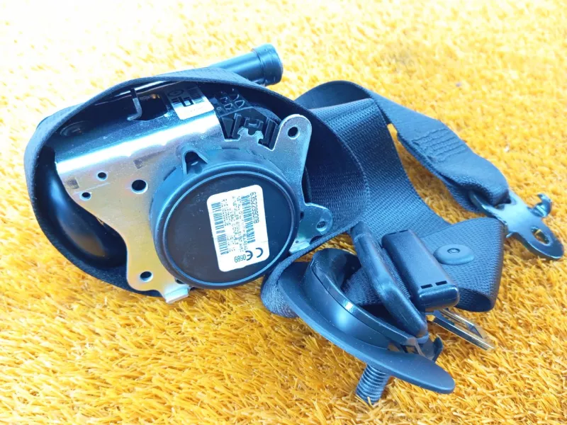 Ремень безопасности