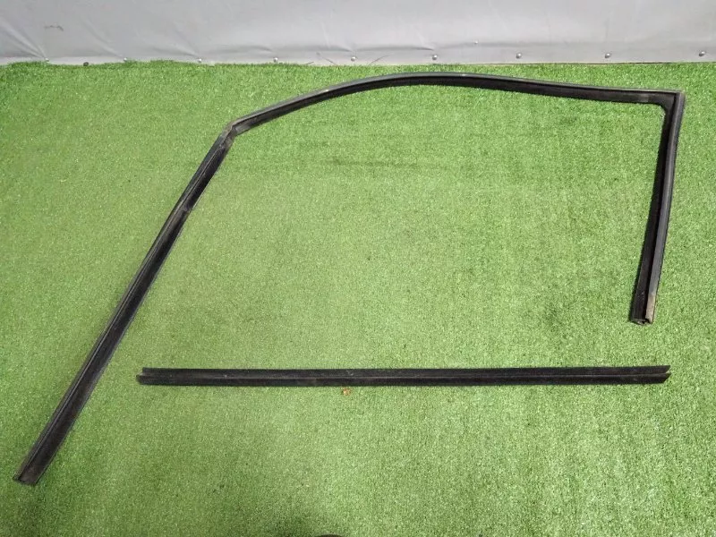 Уплотнитель стекла двери