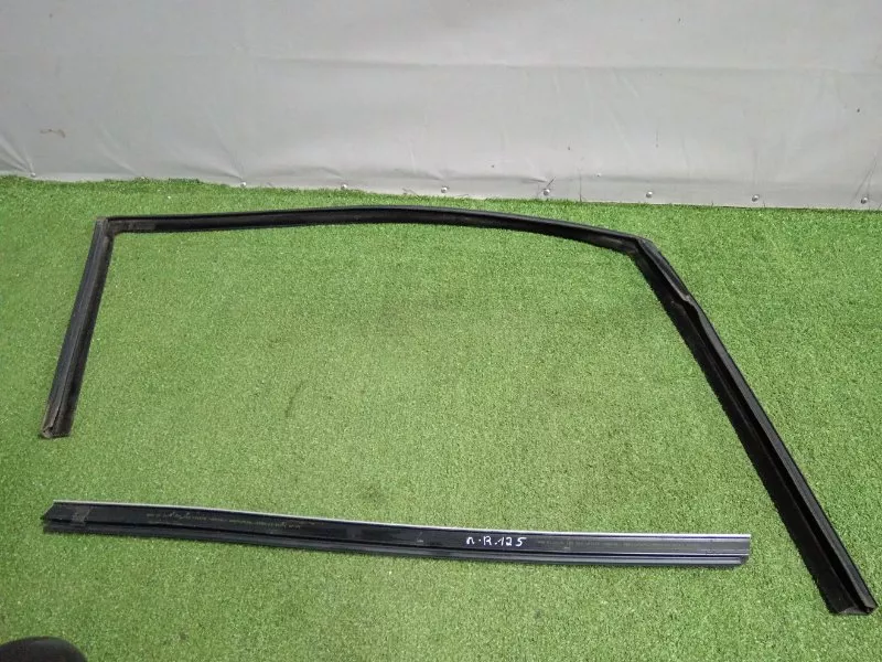 Уплотнитель стекла двери