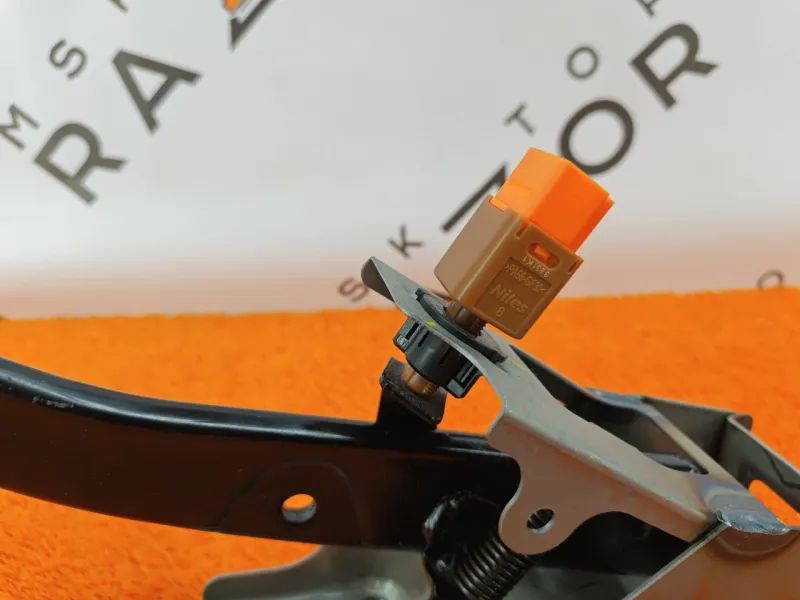 Педаль тормоза