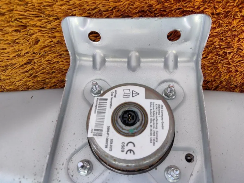 Подушка безопасности пассажира