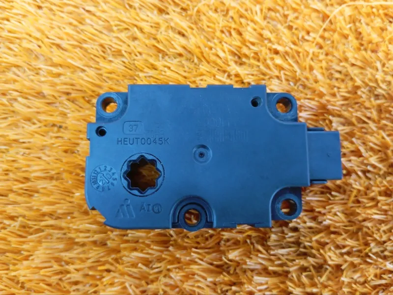 Моторчик заслонки печки