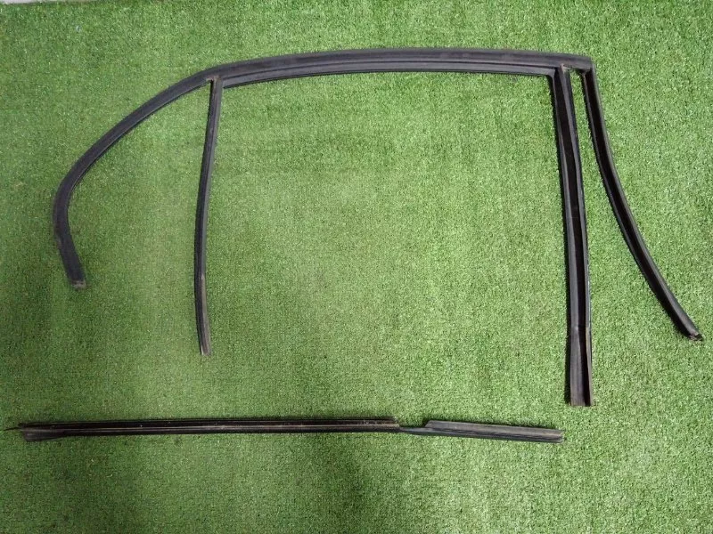 Уплотнитель стекла двери