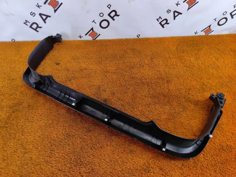 Обшивка двери багажника