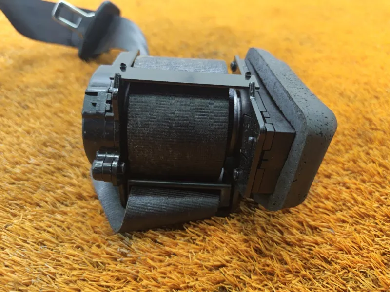 Ремень безопасности