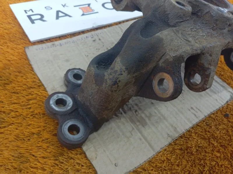 Кулак поворотный