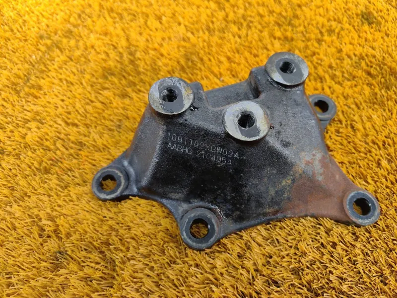 Кронштейн опоры двигателя