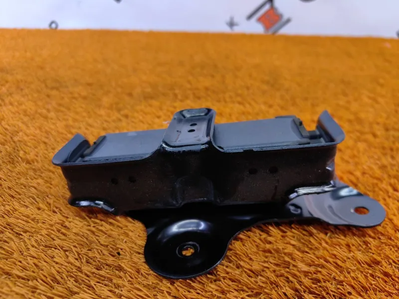 Демпфер крышки багажника