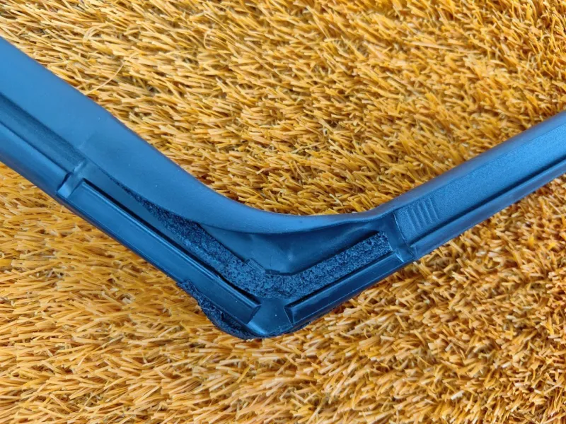 Уплотнитель стекла двери