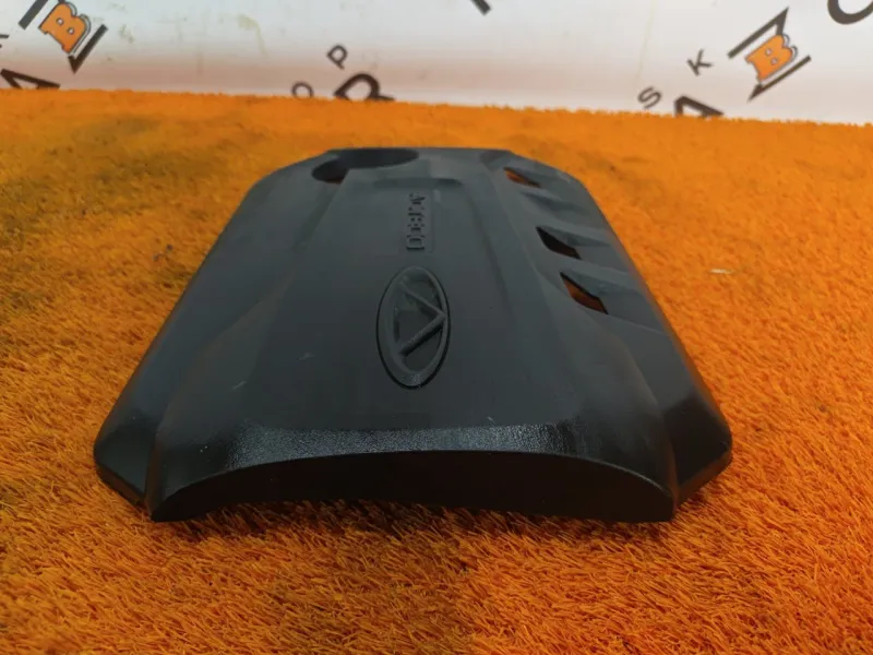 Декоративная крышка двигателя