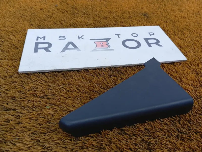 Уголок двери