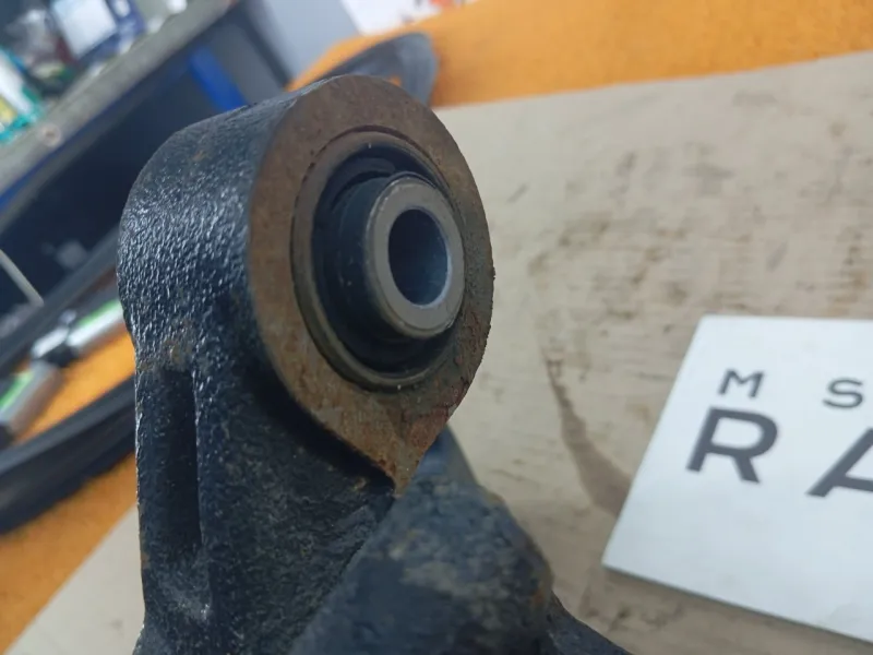 Кулак поворотный