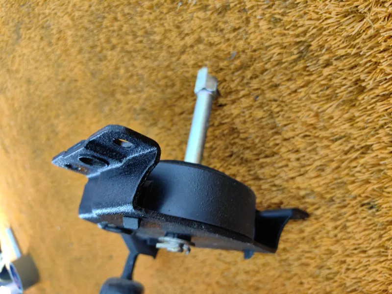 Крепление запасного колеса