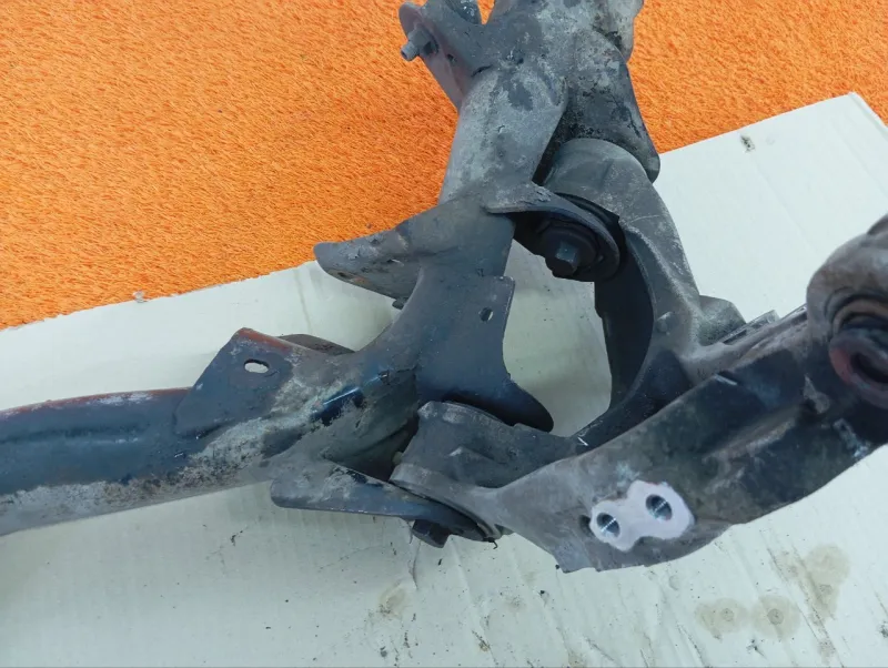 Кулак поворотный