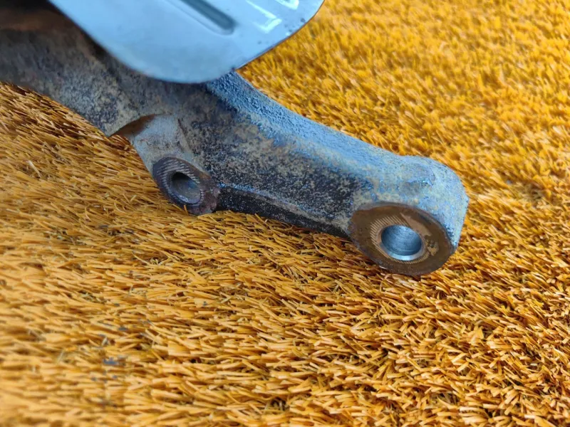 Кулак поворотный