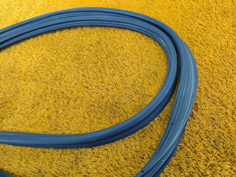 Уплотнитель багажника