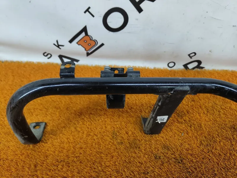 Крепление топливного бака