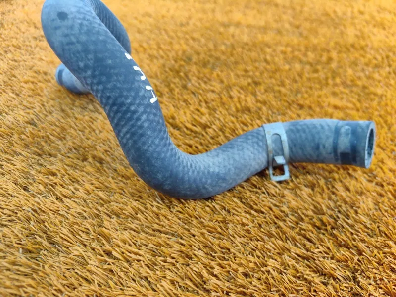 Патрубок отопителя