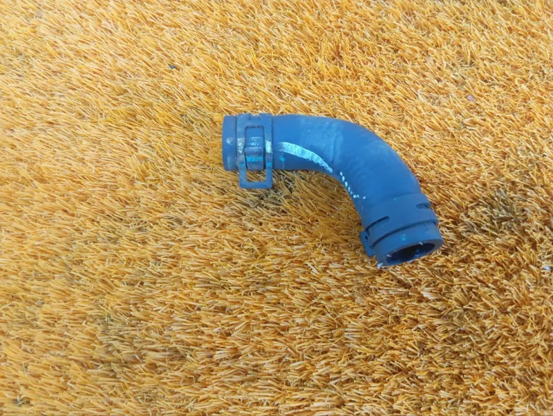 Патрубок радиатора