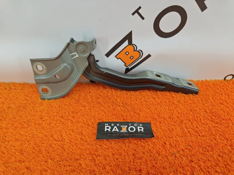 Петля капота