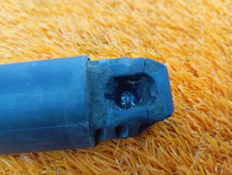 Амортизатор крышки багажника